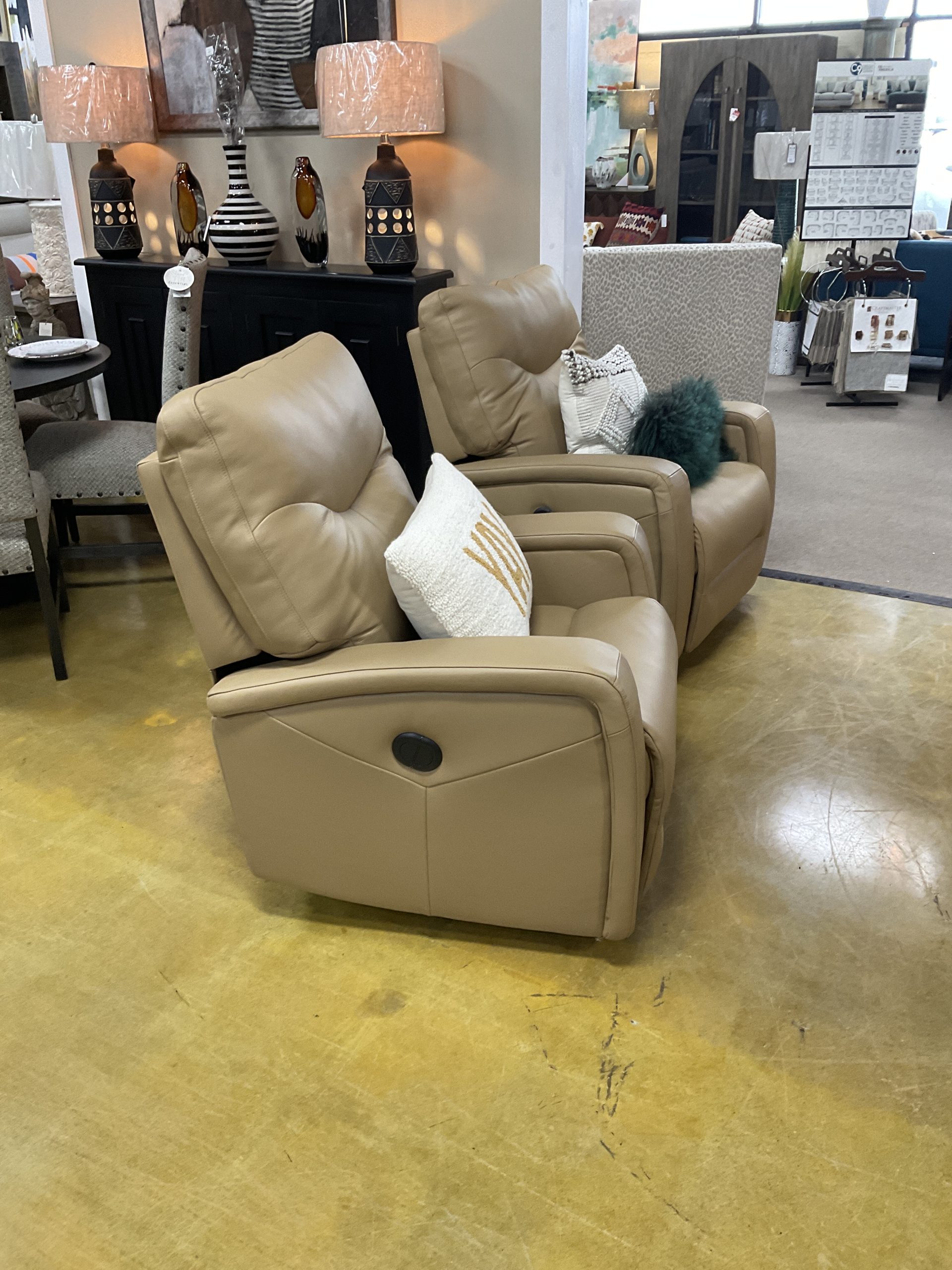 Torrington Oak leather recliner - Image 3